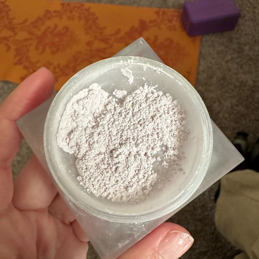 Jaclyn Cosmetics Bake & Brighten Under Eye Powder in Shade Brightening Lilac